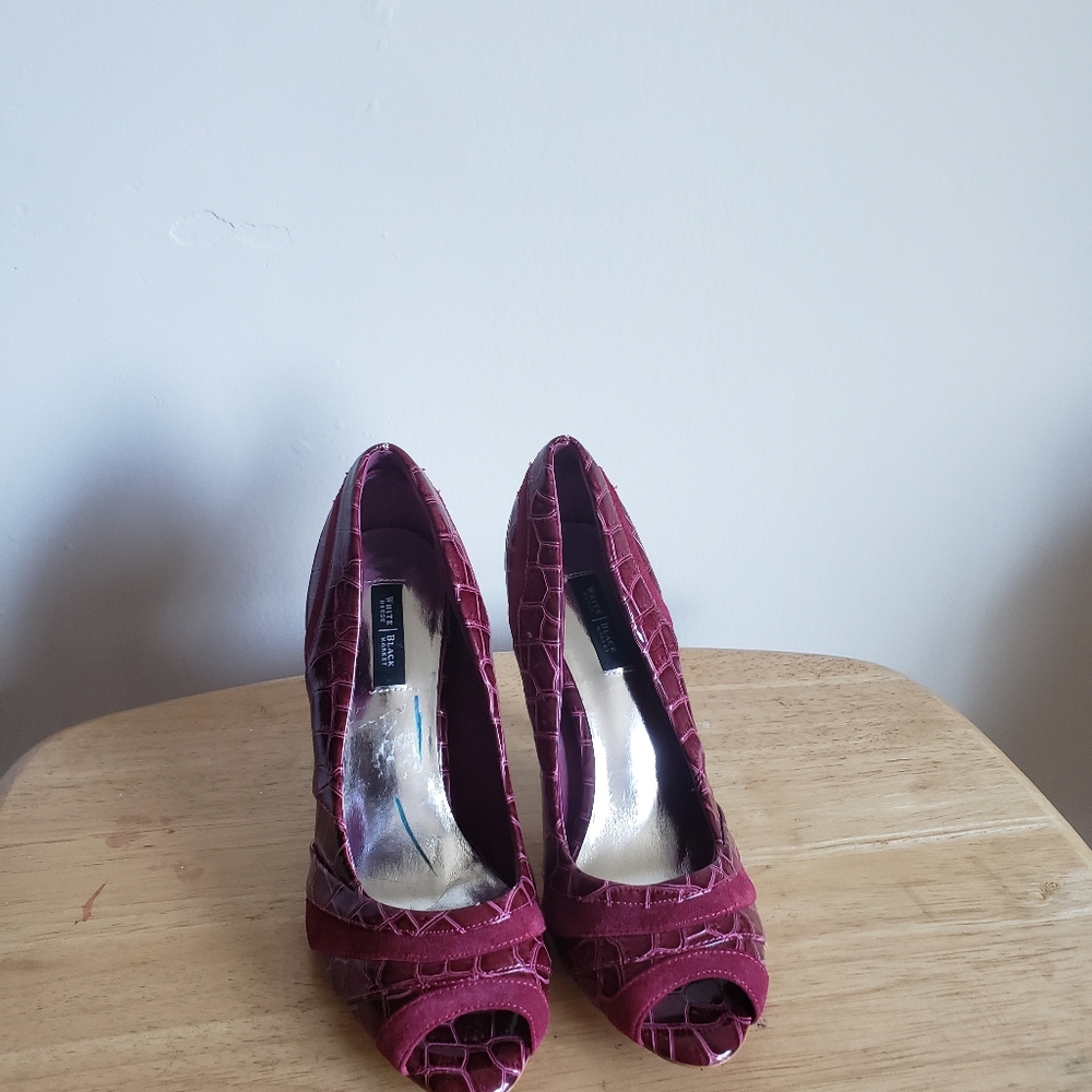 Brand white house black market,Size 8 1/2,ColorMag